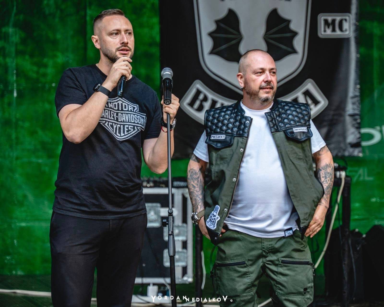 Александър Владимиров (вляво)